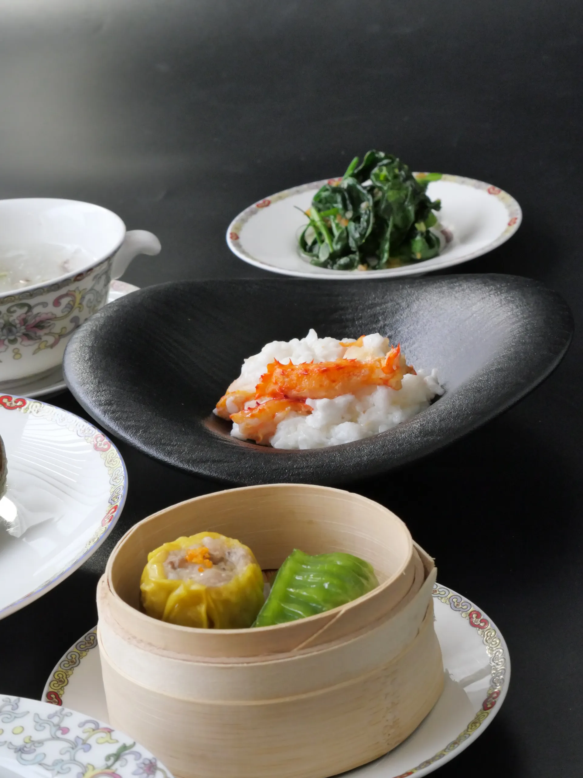 お祝いの席に向けて整えられた中国料理